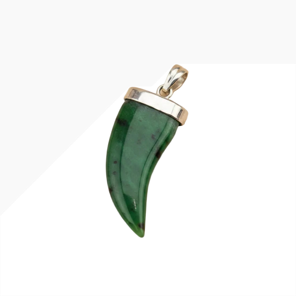 Vintage Jade Tooth Pendant – Green – Filigree Gold-Tone Setting – Approx. 3 cm