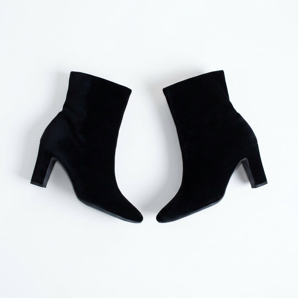 Ralph Lauren Velvet Ankle Boots – Size 39.5 / 8.5 – 8 cm Heel