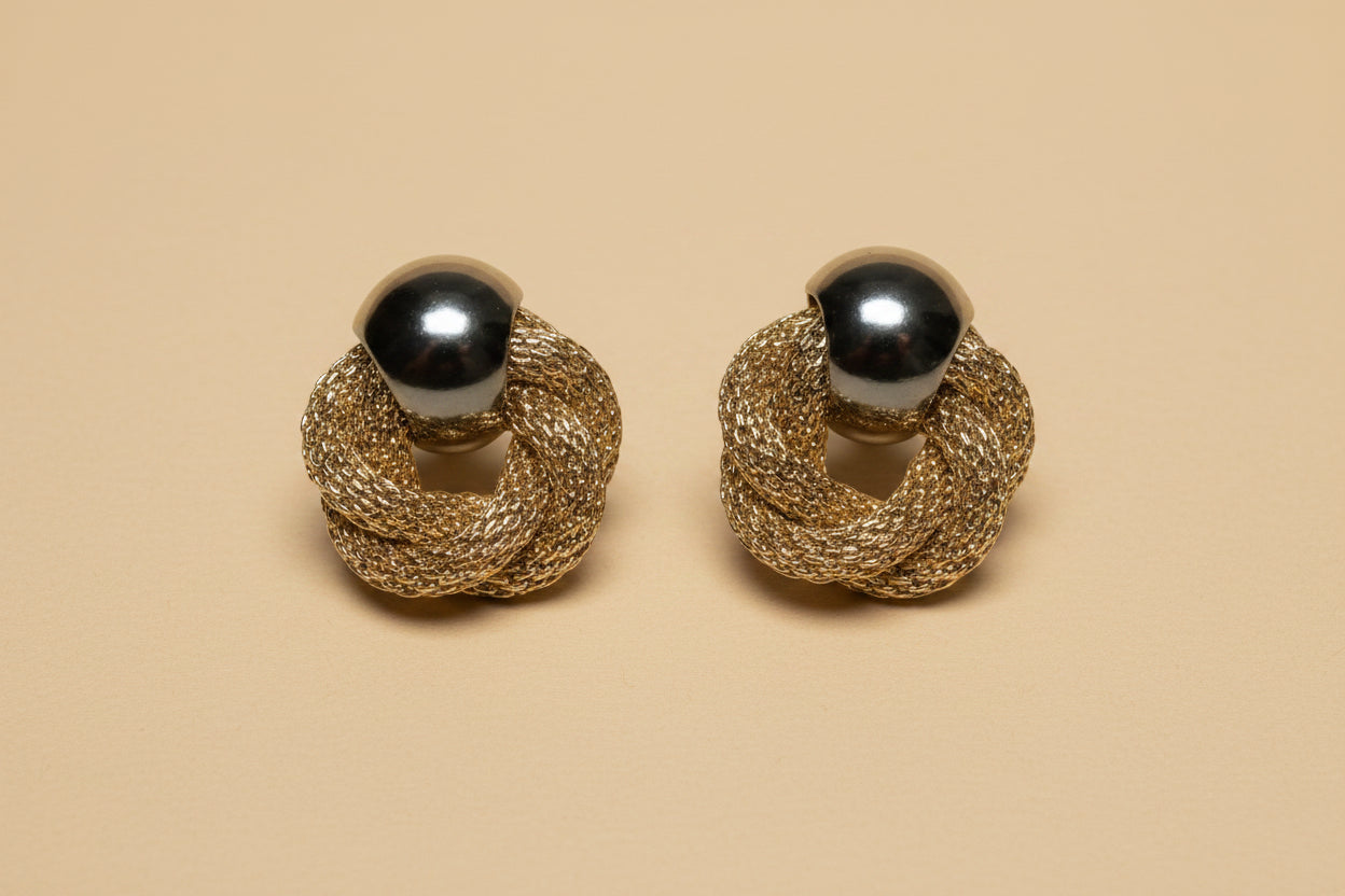 Vintage Gold Tone Knot Earrings – 1970s Style – Costume Jewellery – 2 cm