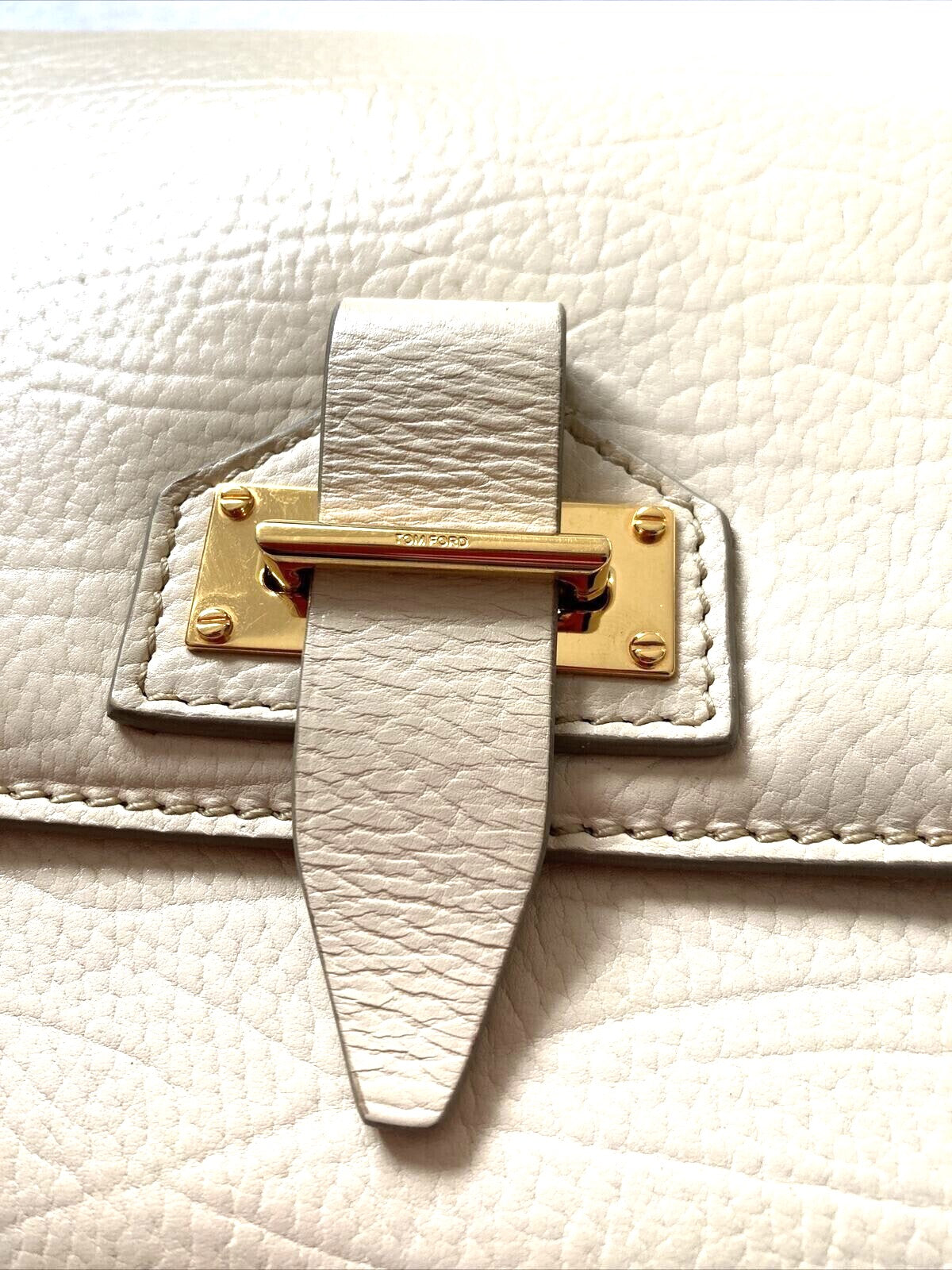 Tom Ford Tara Small Chain Crossbody — view 7 | Rent designer fashion at Laura Messerschmitt Berlin