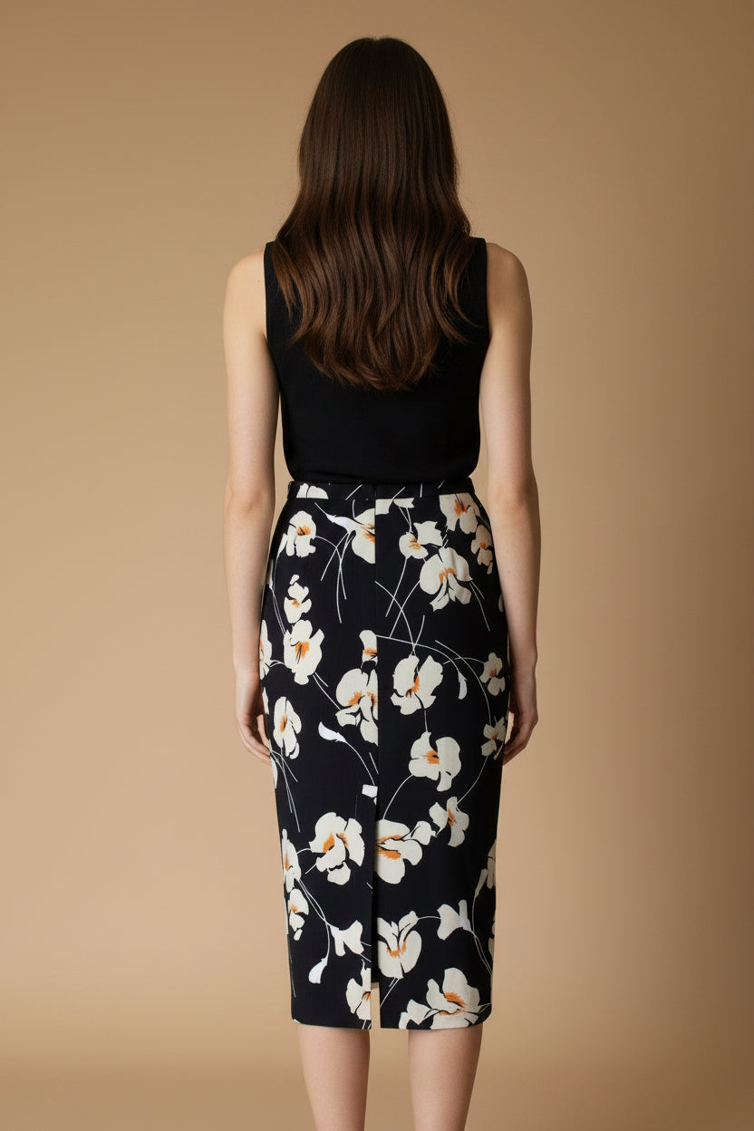 N°21 — Silk Pencil Skirt in Black with Painterly Floral Print Size 34