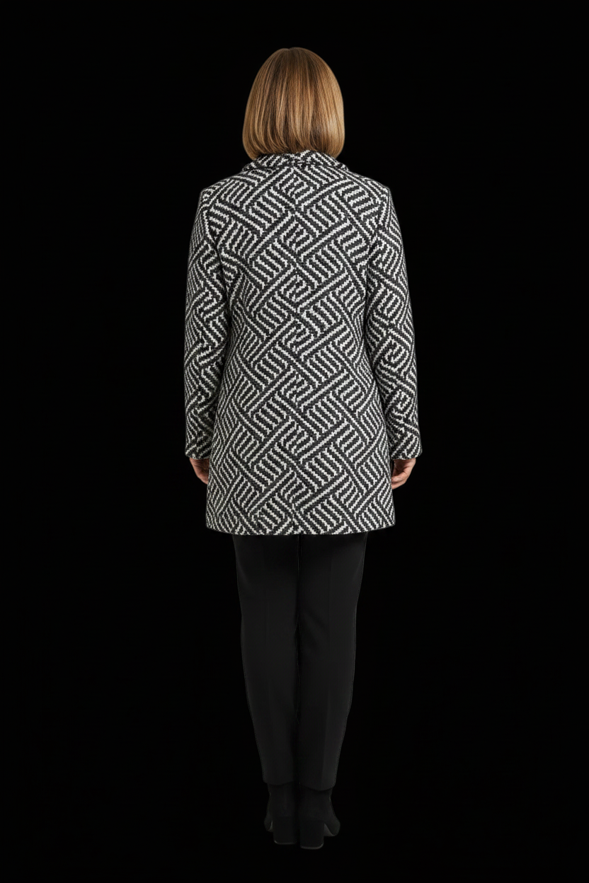 Set Urban Deluxe — Geometric Jacquard Coat in Black & White