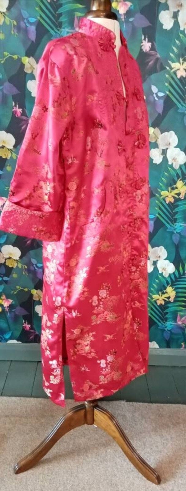 Vintage — 1940s Chinese Brocade Haus Robe in Silk