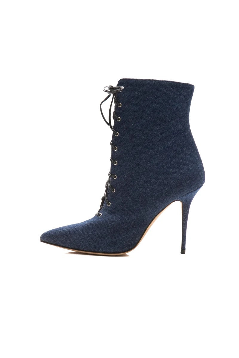 Manolo Blahnik x Rihanna “Dancehall Cowgirl Denim” – Size 39.5 – Blue