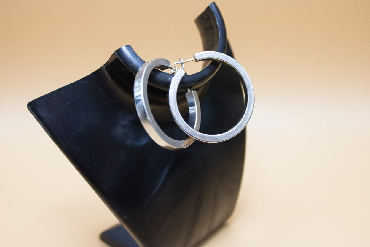 Vintage 1990s Gold-Tone Hoop Earrings – 4 cm – Fashion Jewellery – Unbranded
