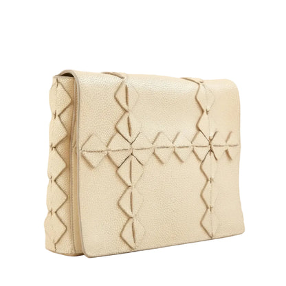 Salvatore Ferragamo — Clutch aus beigem Rochenleder