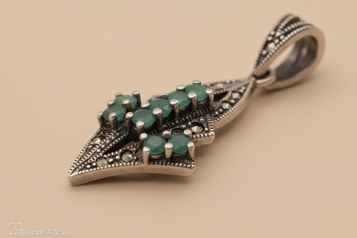 Vintage 925 Sterling Silver Pendant – Genuine Stones – Green &amp; Black