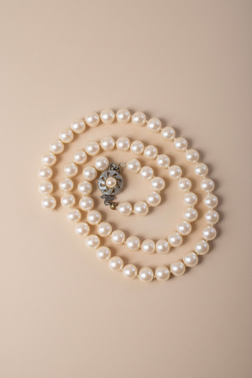 Vintage Single-Strand Pearl Necklace – 46 cm – 835 Silver Clasp – Silver &amp; Cream