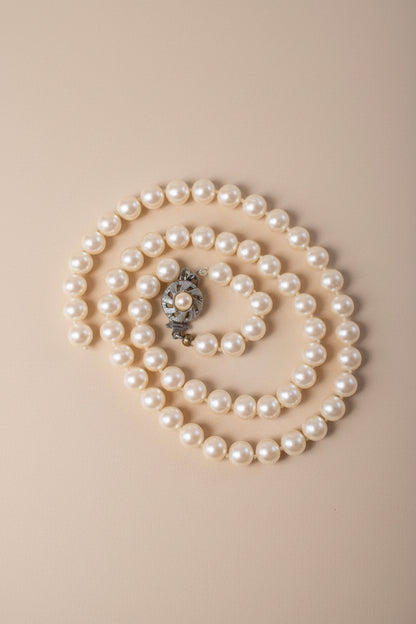 Vintage Single-Strand Pearl Necklace – 46 cm – 835 Silver Clasp – Silver &amp; Cream