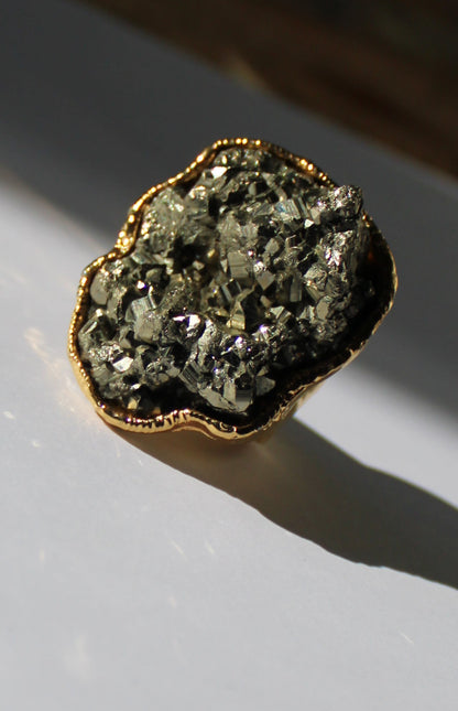 Adjustable Amethyst Natural Stone Ring – Gold-Tone – Elegant & Timeless