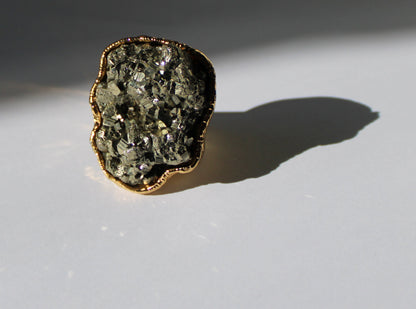 Adjustable Amethyst Natural Stone Ring – Gold-Tone – Elegant & Timeless