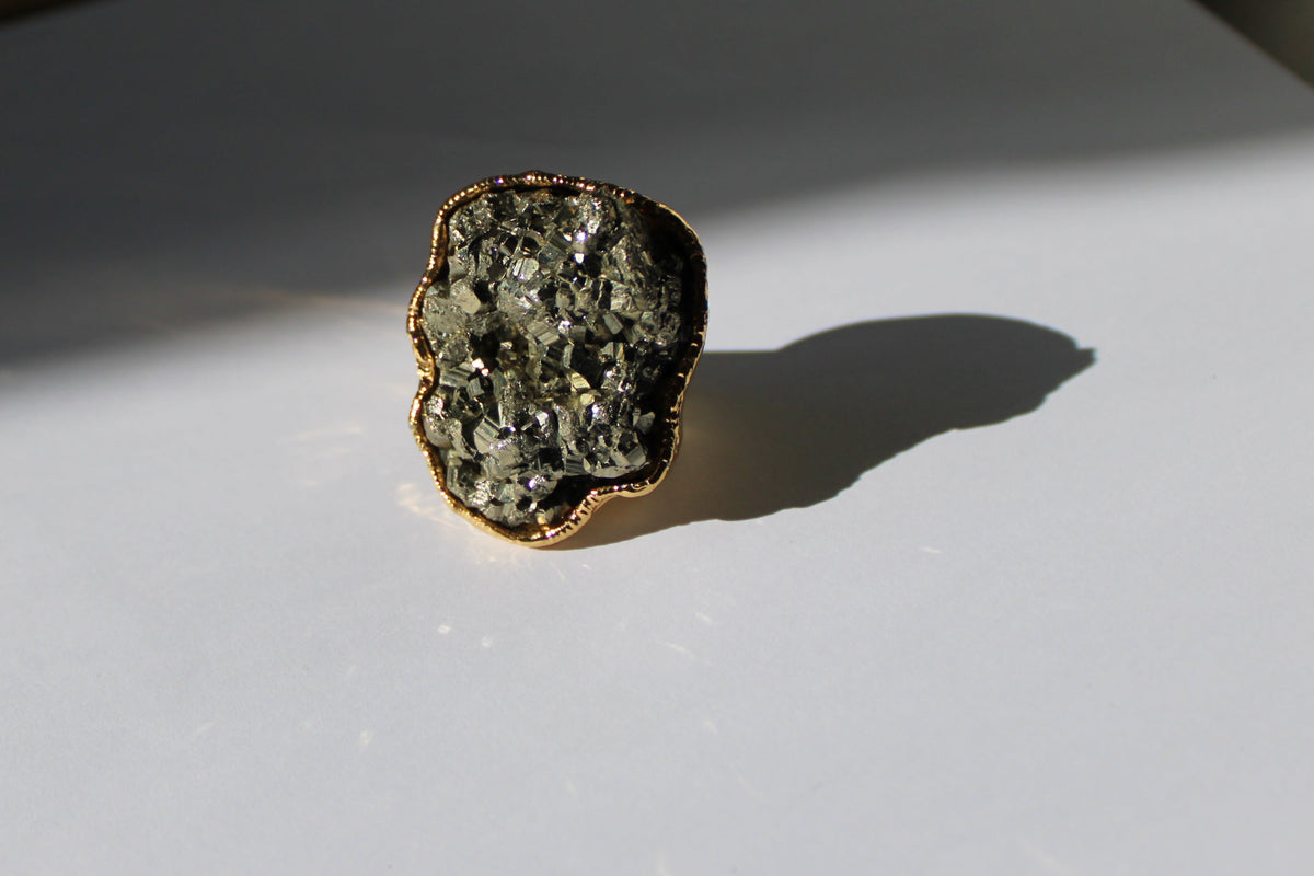 Adjustable Amethyst Natural Stone Ring – Gold-Tone – Elegant & Timeless