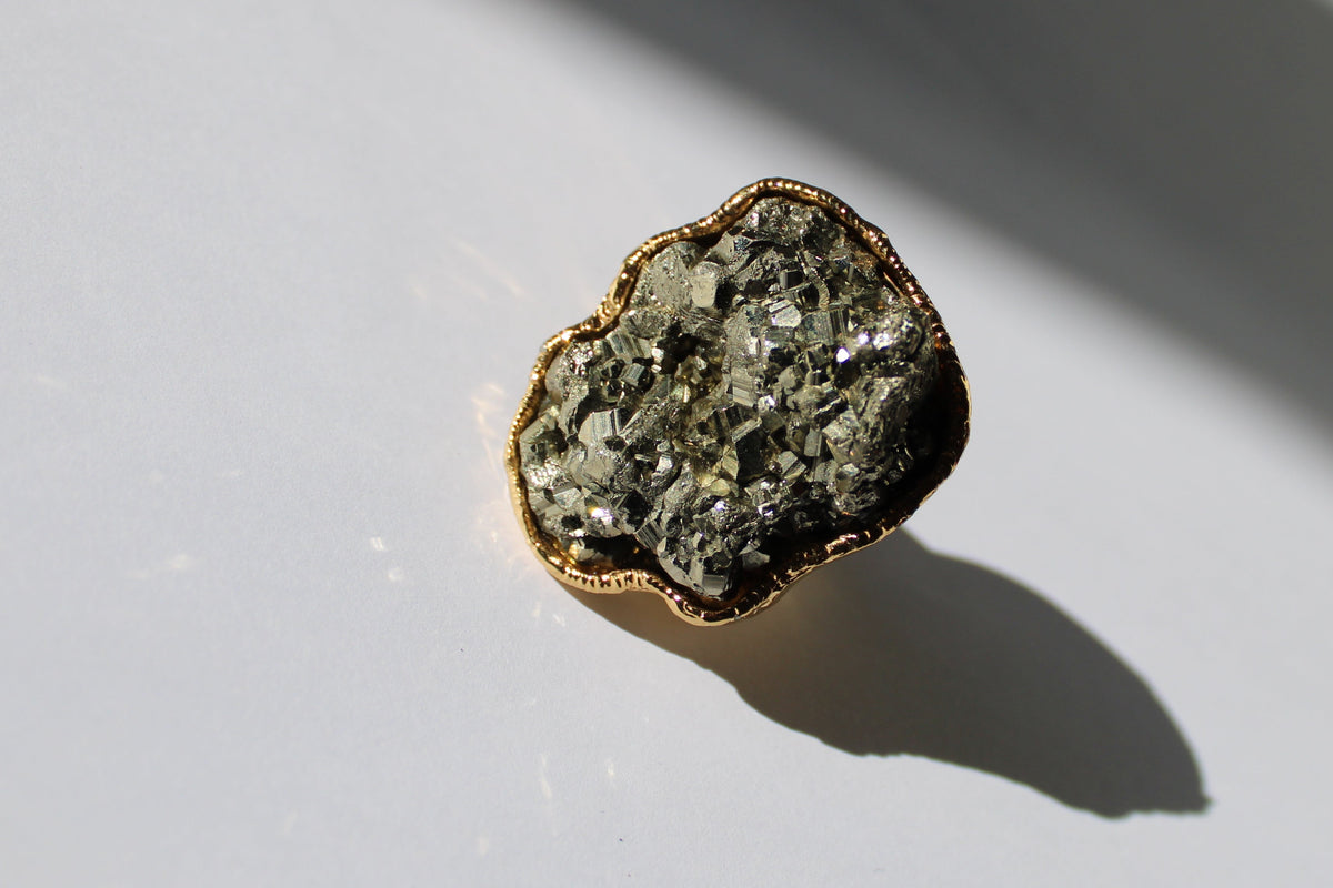 Adjustable Amethyst Natural Stone Ring – Gold-Tone – Elegant & Timeless
