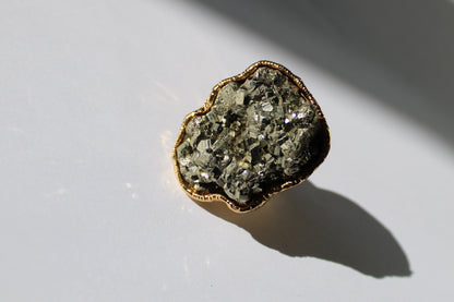 Adjustable Amethyst Natural Stone Ring – Gold-Tone – Elegant & Timeless