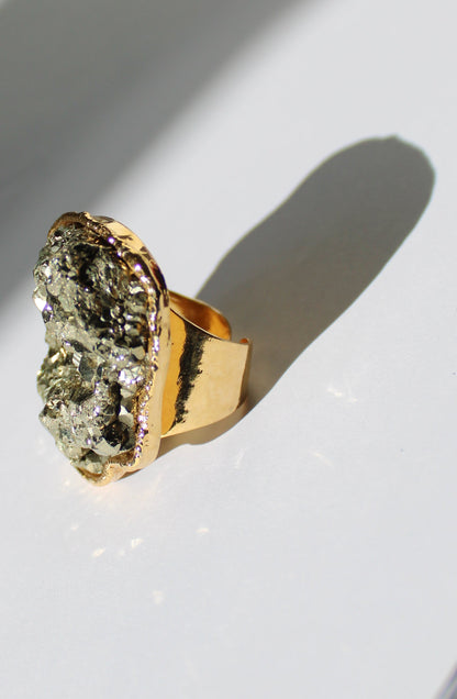Adjustable Amethyst Natural Stone Ring – Gold-Tone – Elegant & Timeless