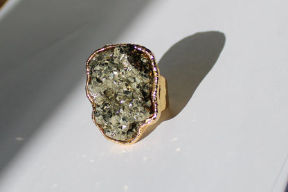 Adjustable Amethyst Natural Stone Ring – Gold-Tone – Elegant & Timeless