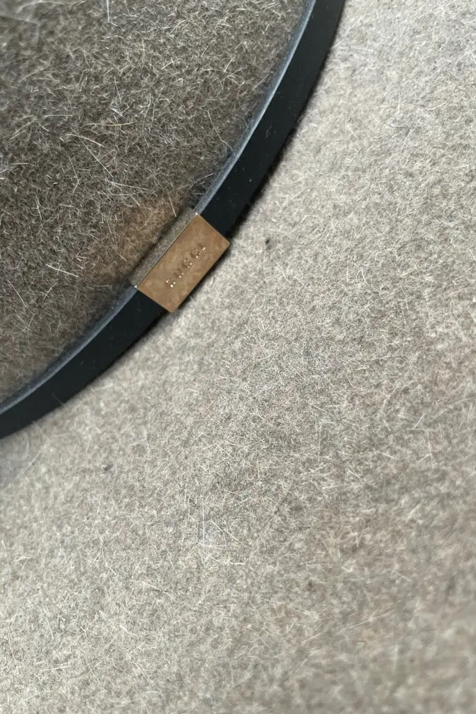 Gucci rabbit felt hat — close-up of thin leather band with gold Gucci hardware