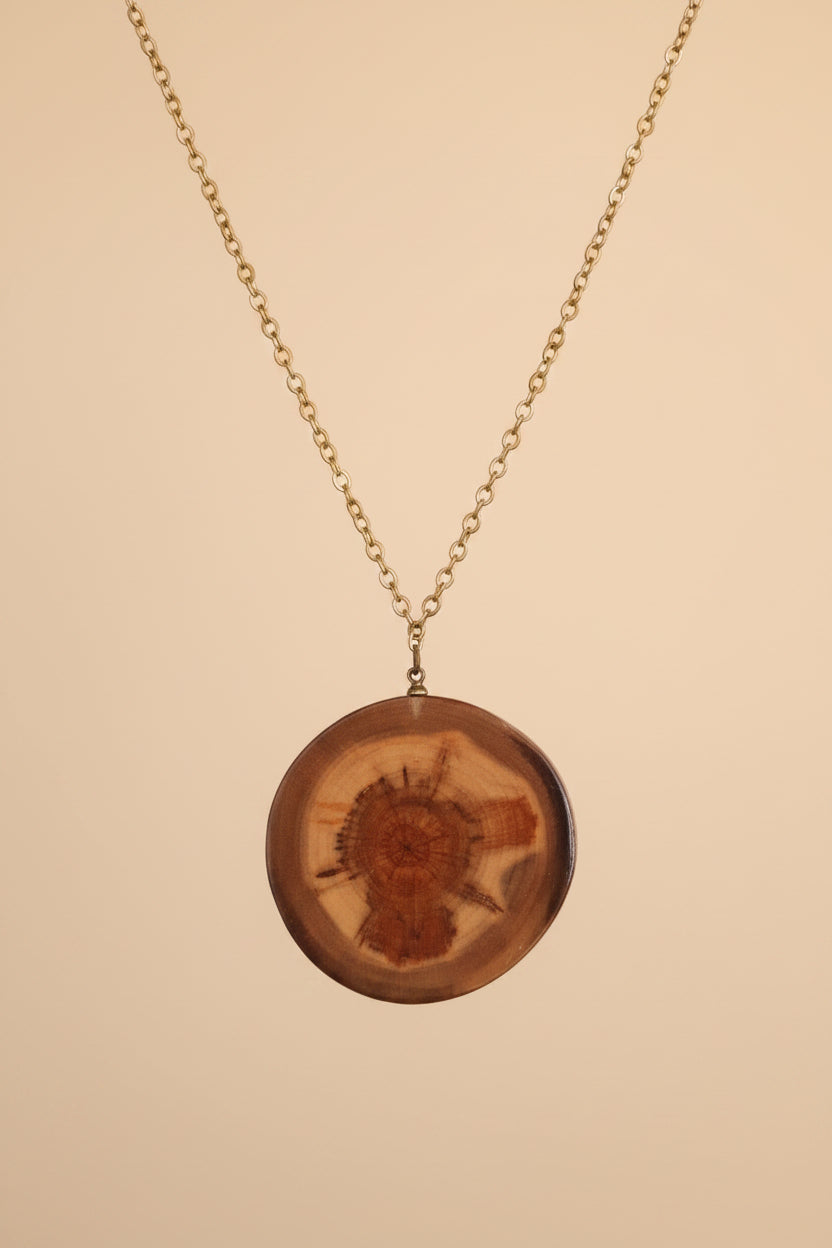 Vintage Statement Necklace – Glazed Wood Pendant – Gold-Tone Chain – Handmade Look
