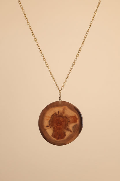 Vintage Statement Necklace – Glazed Wood Pendant – Gold-Tone Chain – Handmade Look