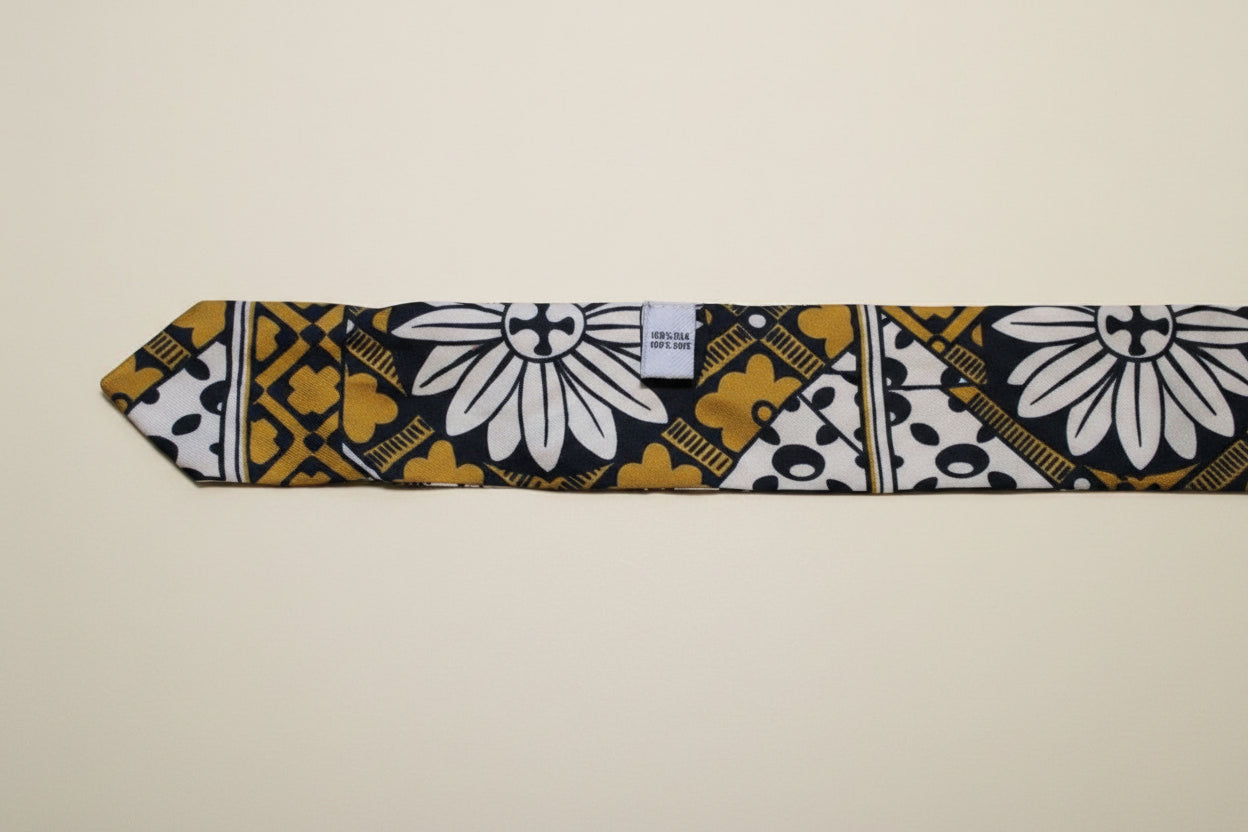 Twilly, pure silk Brand: inoui editions X Musée de la toile de jour