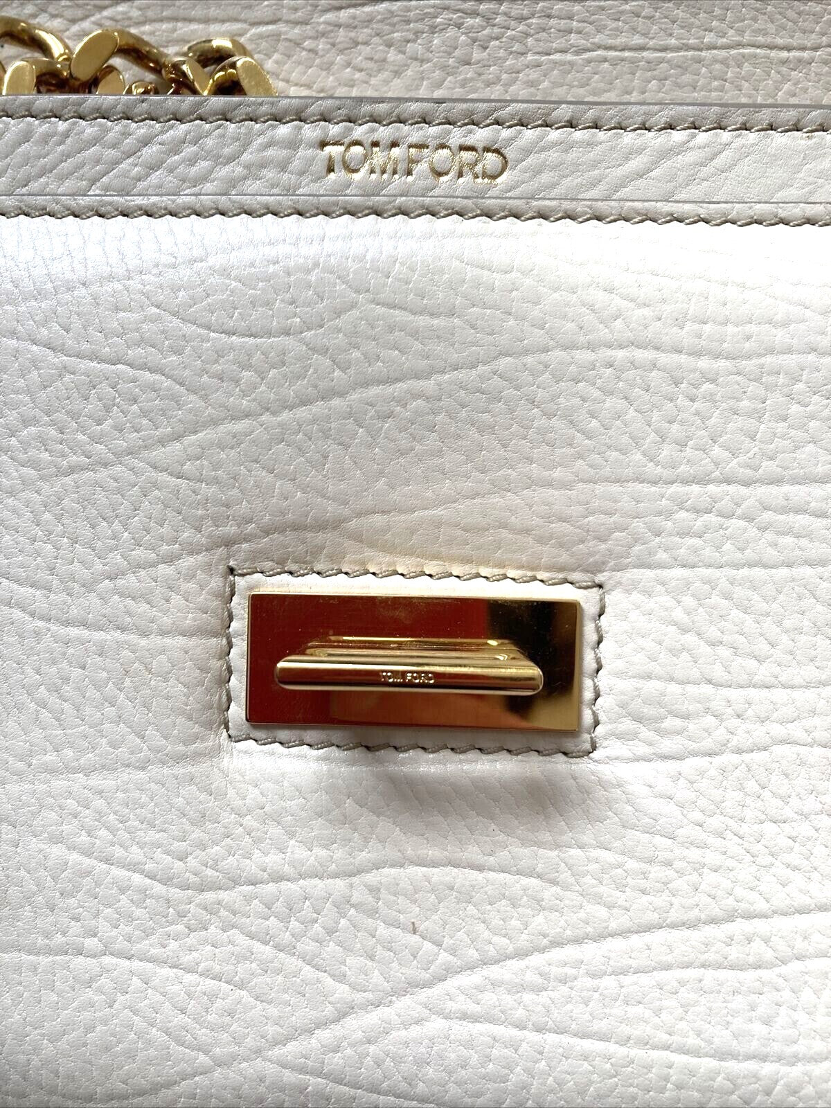 Tom Ford Tara Small Chain Crossbody — close-up detail | Rent designer fashion at Laura Messerschmitt Berlin