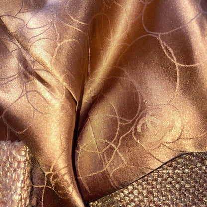 Chanel Autumn/Winter 2001 Tweed Skirt Suit with Silk Camellia Lining – Camel – FR 36