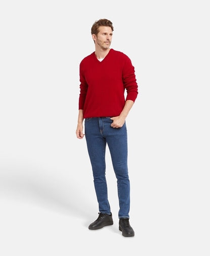Johnstons of Elgin wool jumper, colour: red, material: 100% virgin wool, Scotland