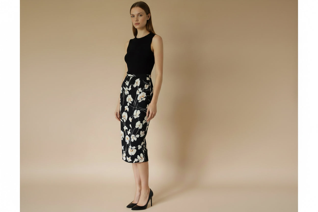 N°21 — Silk Pencil Skirt in Black with Painterly Floral Print Size 34