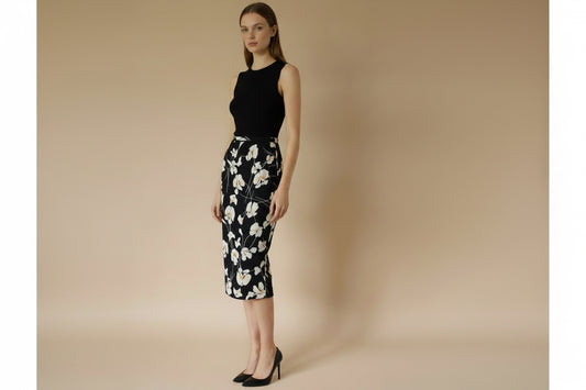 N°21 — Silk Pencil Skirt in Black with Painterly Floral Print Size 34