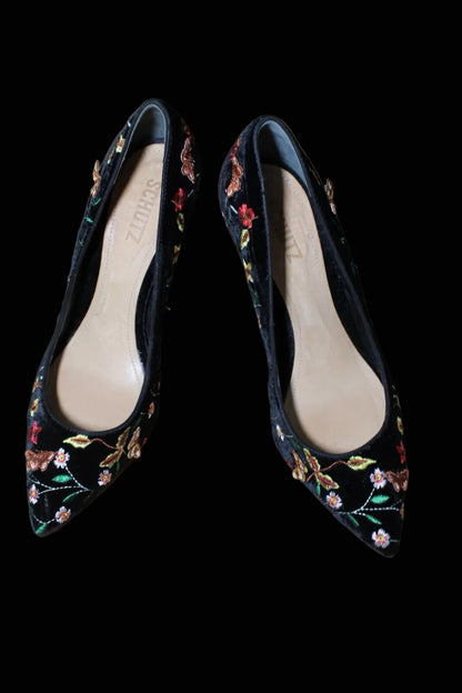 Schutz butterfly-embroidered velvet pumps pointed toe detail