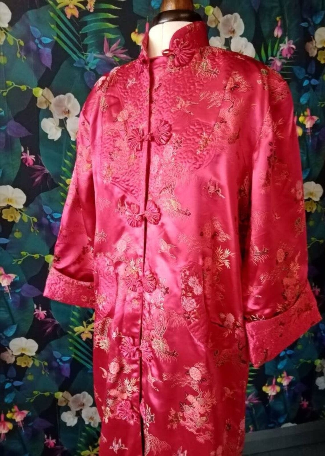 Vintage — 1940s Chinese Brocade Haus Robe in Silk
