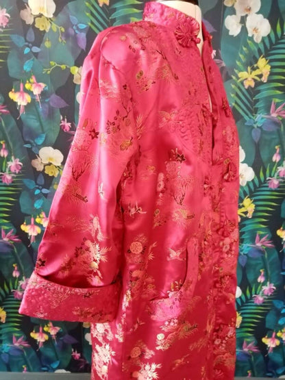 Vintage — 1940s Chinese Brocade Haus Robe in Silk