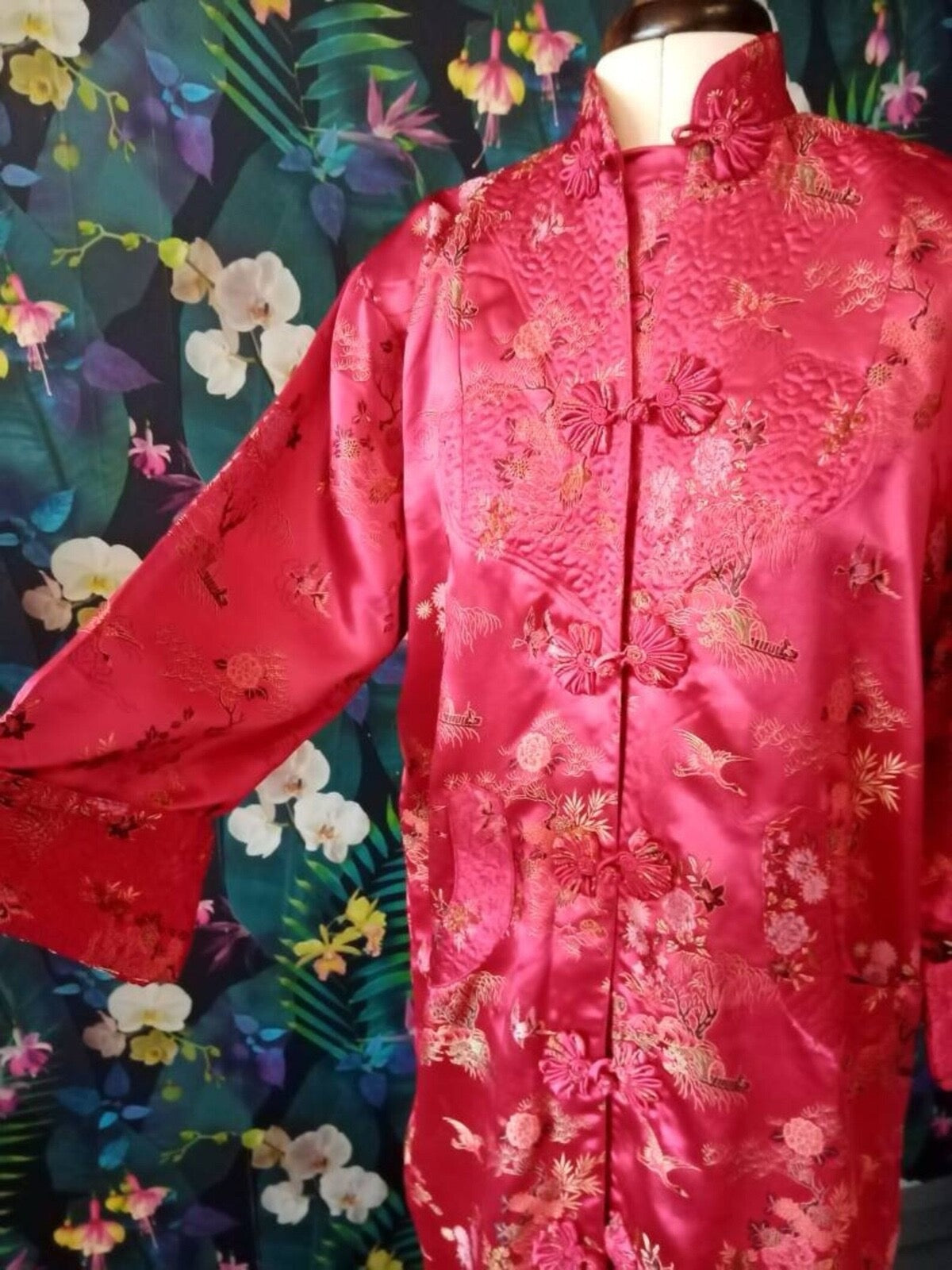 Vintage — 1940s Chinese Brocade Haus Robe in Silk