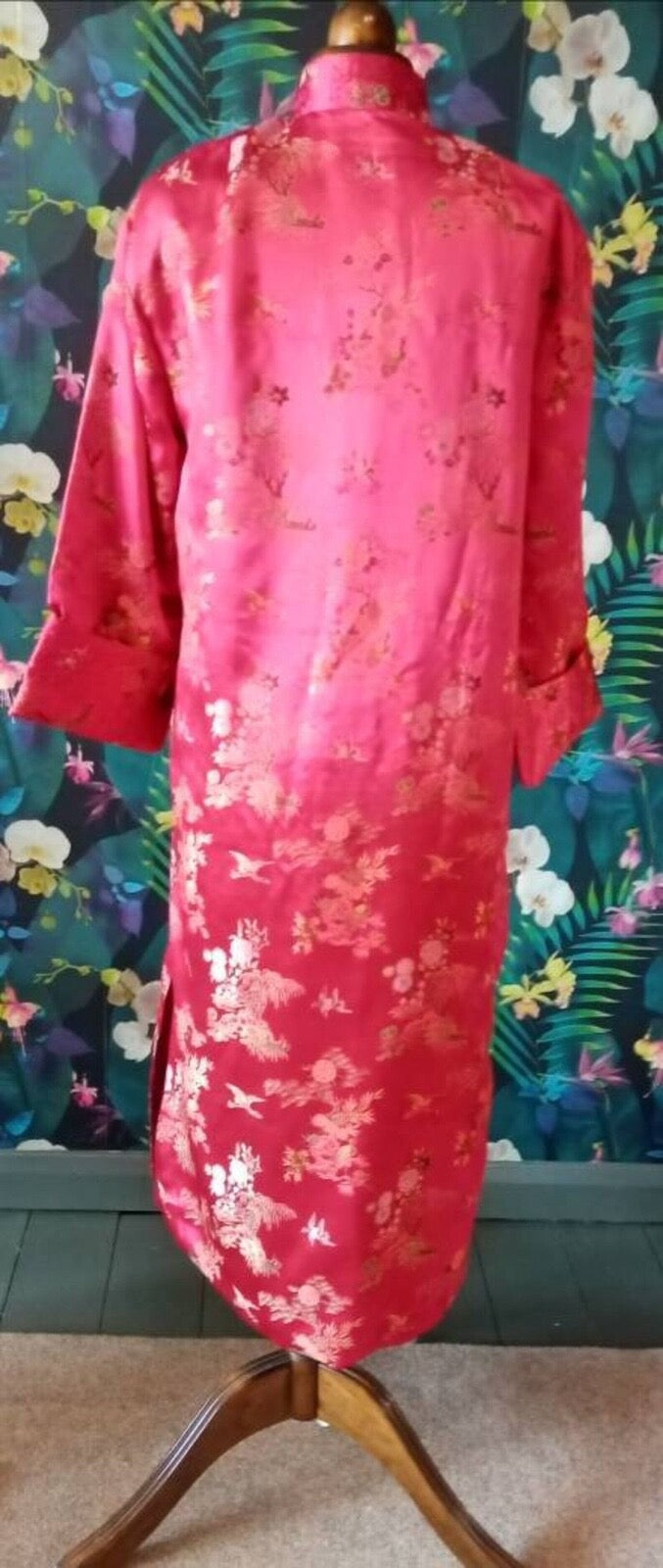 Vintage — 1940s Chinese Brocade Haus Robe in Silk
