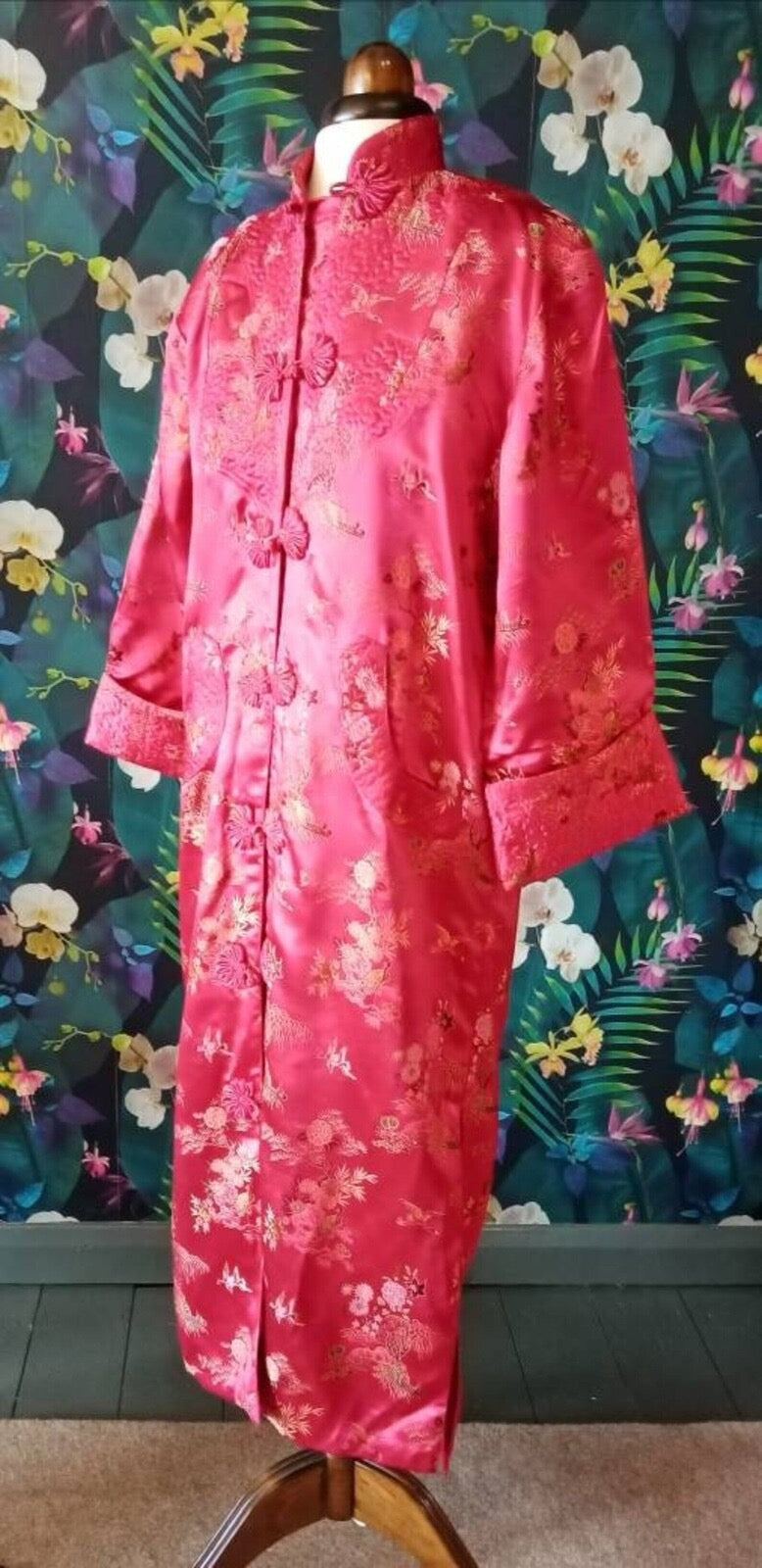 Vintage — 1940s Chinese Brocade Haus Robe in Silk
