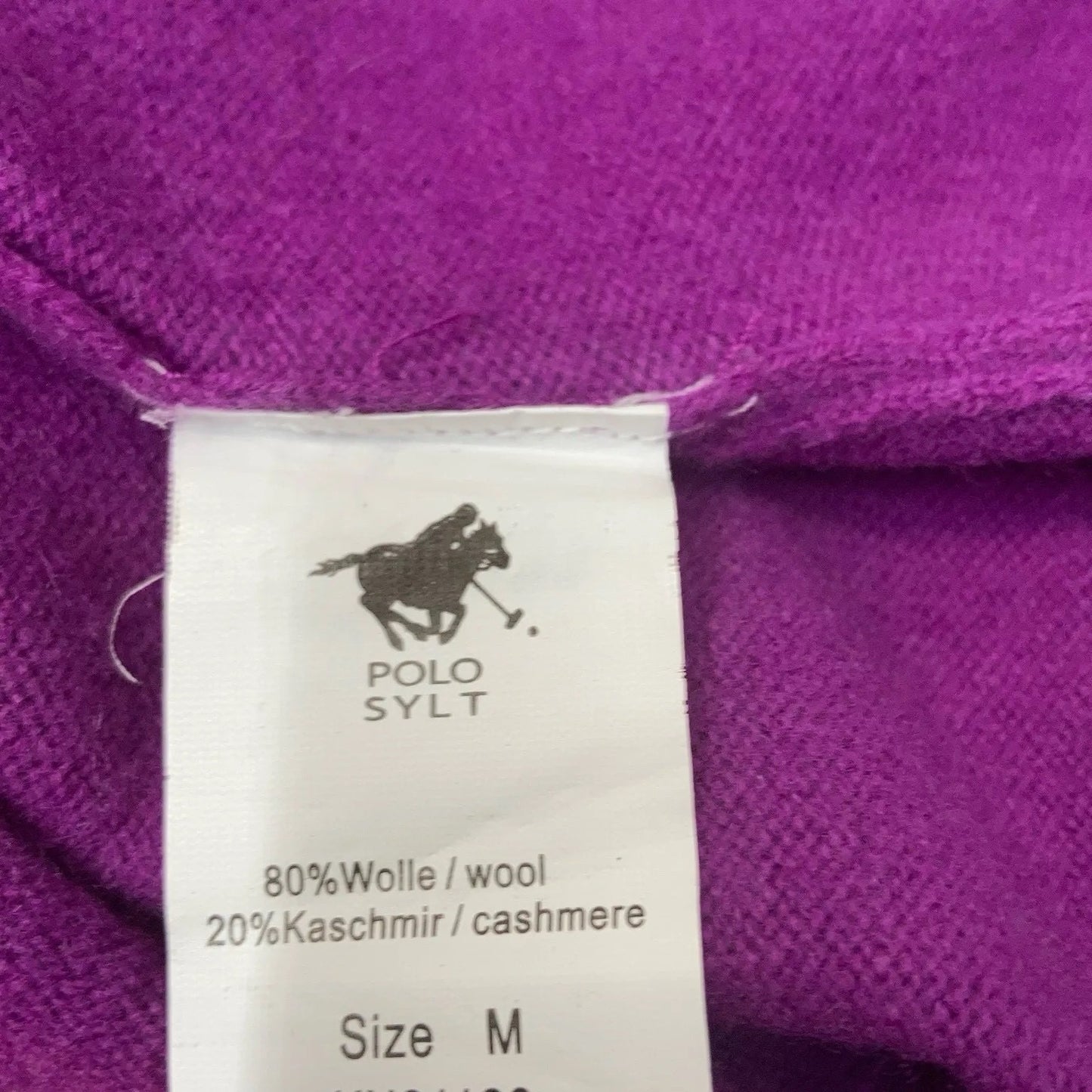Polo Sylt — Fuchsia Wool Knit Dress — styling detail | Rent designer fashion at Laura Messerschmitt Berlin