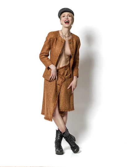 Chanel Autumn/Winter 2001 Tweed Skirt Suit with Silk Camellia Lining – Camel – FR 3