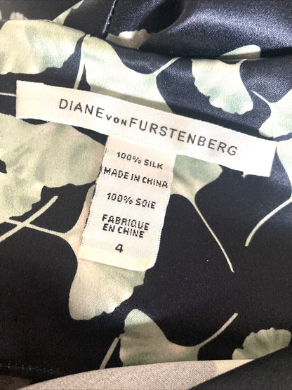 Diane von Furstenberg — Silk Ginkgo Leaf Wrap Dress — detail view | Rent designer fashion at Laura Messerschmitt Berlin