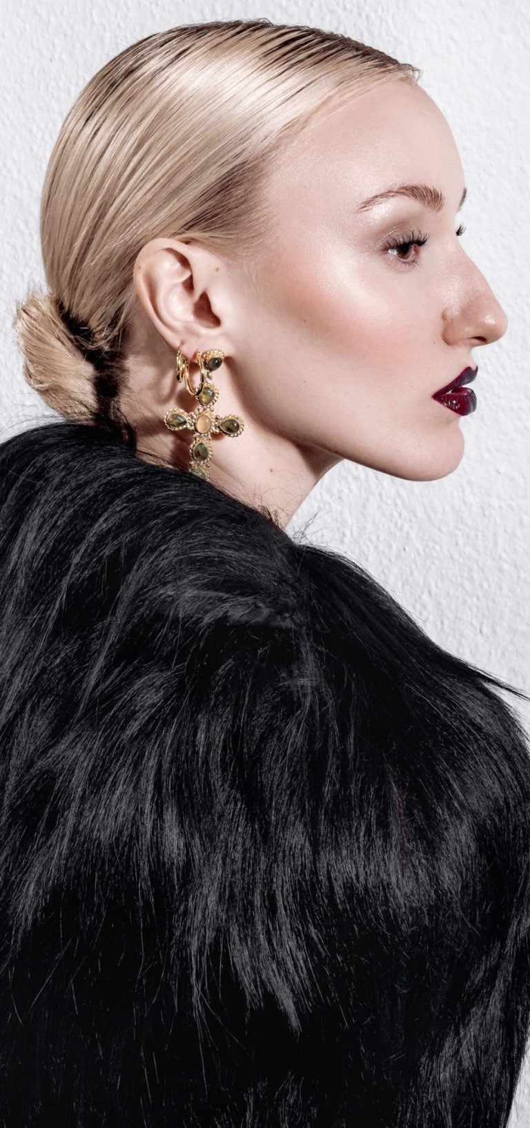 Vintage 1920s — Art Deco Monkey Fur Cape Coat — front view | Rent designer fashion at Laura Messerschmitt Berlin
