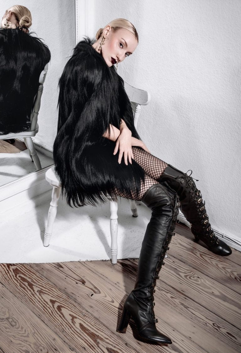 Vintage 1920s — Art Deco Monkey Fur Cape Coat — detail view | Rent designer fashion at Laura Messerschmitt Berlin