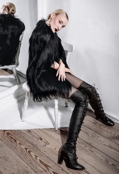 Vintage 1920s — Art Deco Monkey Fur Cape Coat — detail view | Rent designer fashion at Laura Messerschmitt Berlin