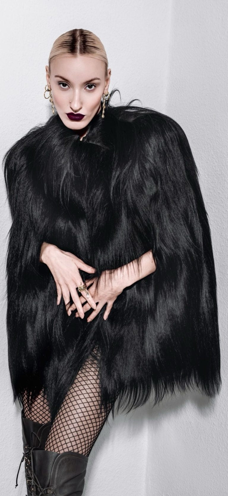 Vintage 1920s — Art Deco Monkey Fur Cape Coat — back view | Rent designer fashion at Laura Messerschmitt Berlin