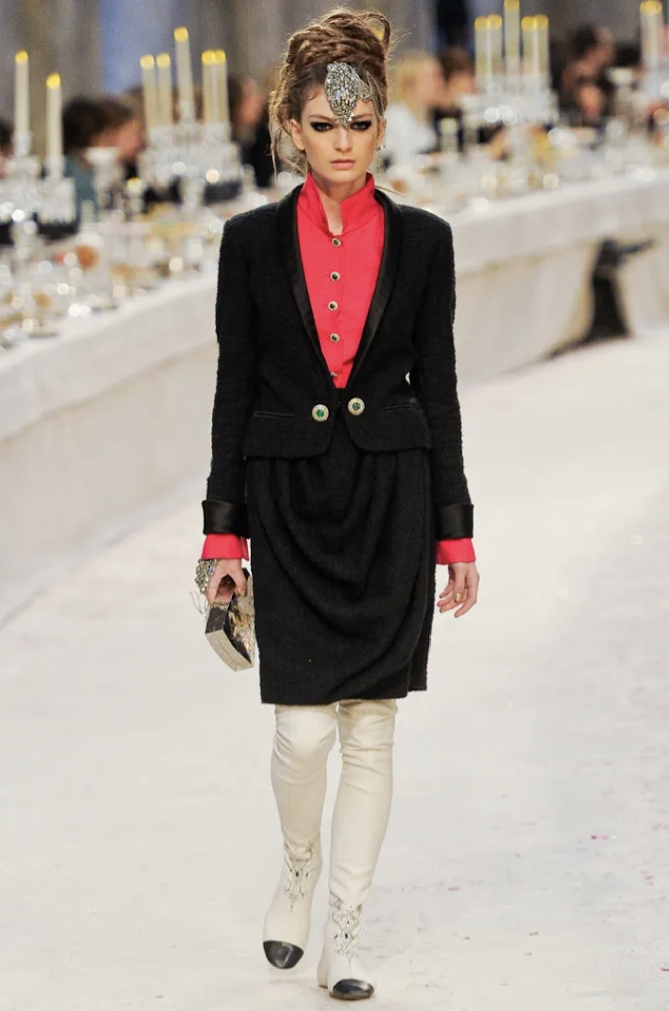 Chanel Pre-Fall 2012 Paris-Bombay Métiers d'Art cropped tuxedo blazer Gripoix buttons back view