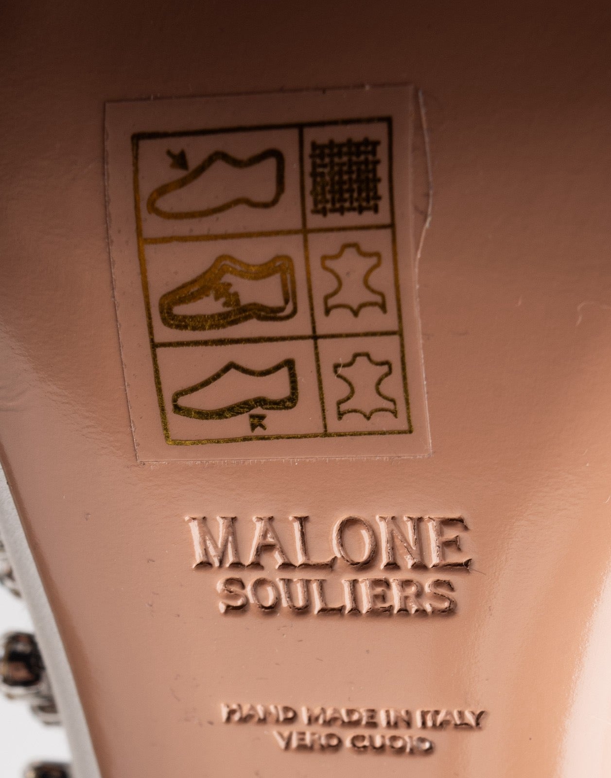 Malone Souliers — Satin Pumps in Nude — styling detail | Rent designer fashion at Laura Messerschmitt Berlin