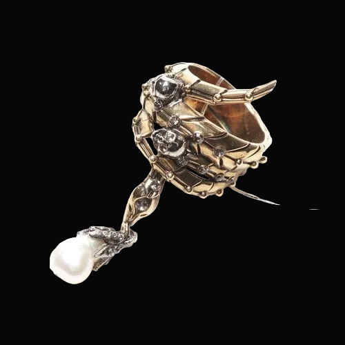 Alexander McQueen — Gold Ring — front view