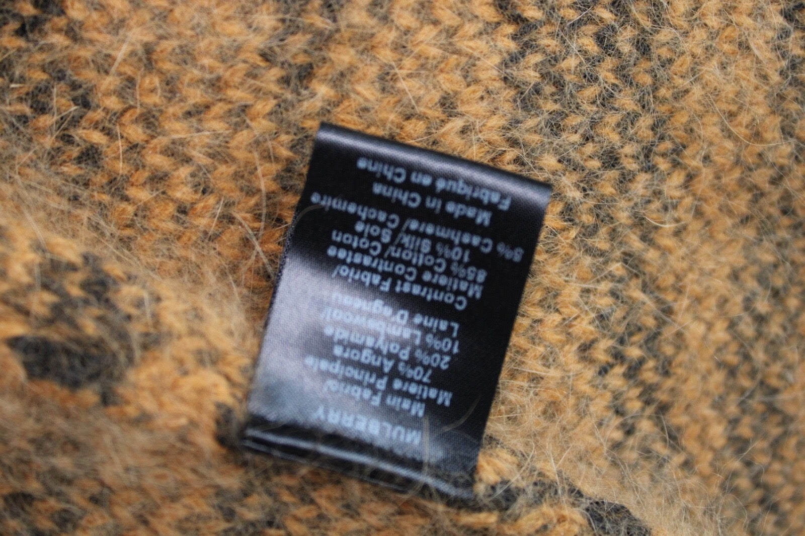 Mulberry — Brown & Black Wool-Cashmere Sweater — close-up detail | Rent designer fashion at Laura Messerschmitt Berlin