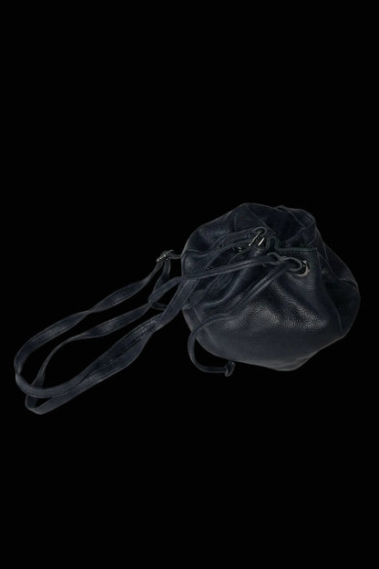 Feynsinn leather drawstring bucket bag in black — rent from Laura Messerschmitt, Berlin stylist