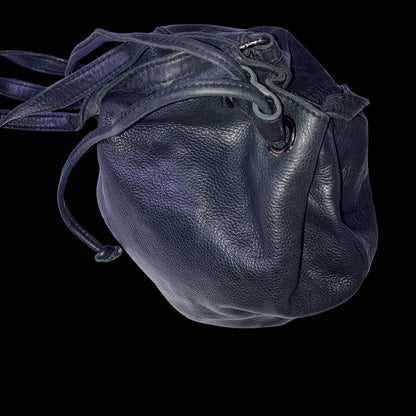 Feynsinn black leather drawstring bucket bag detail