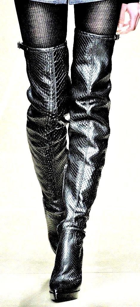 Burberry Prorsum — Python-Overknee-Stiefel, Herbst 2010