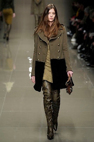 Burberry Prorsum — Python-Overknee-Stiefel, Herbst 2010